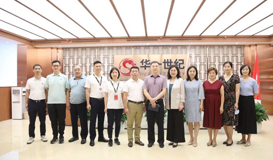 羅湖區(qū)大常委會(huì)副主任、區(qū)總工會(huì)主席盧耀明一行蒞臨華一世紀(jì)視察工會(huì)工作